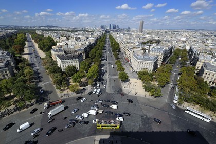 France, Paris (75), l'axe royal de la Concorde à La Défense, avenue de la Grande Armée au centre, vu du haut de l'Arc de Triomphe