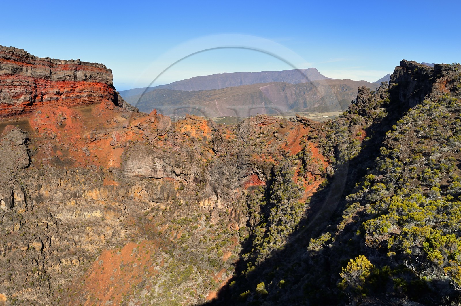 France, Ile de la Reunion, Parc National de la Réunion classé Patrimoine Mondial de l'UNESCO, le Cratère Commerson sur les flans du volcan Piton de la Fournaise