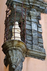 France, Var (83), Saint-Tropez, petit oratoire en serpentinite du XVIème siècle rue Sibille