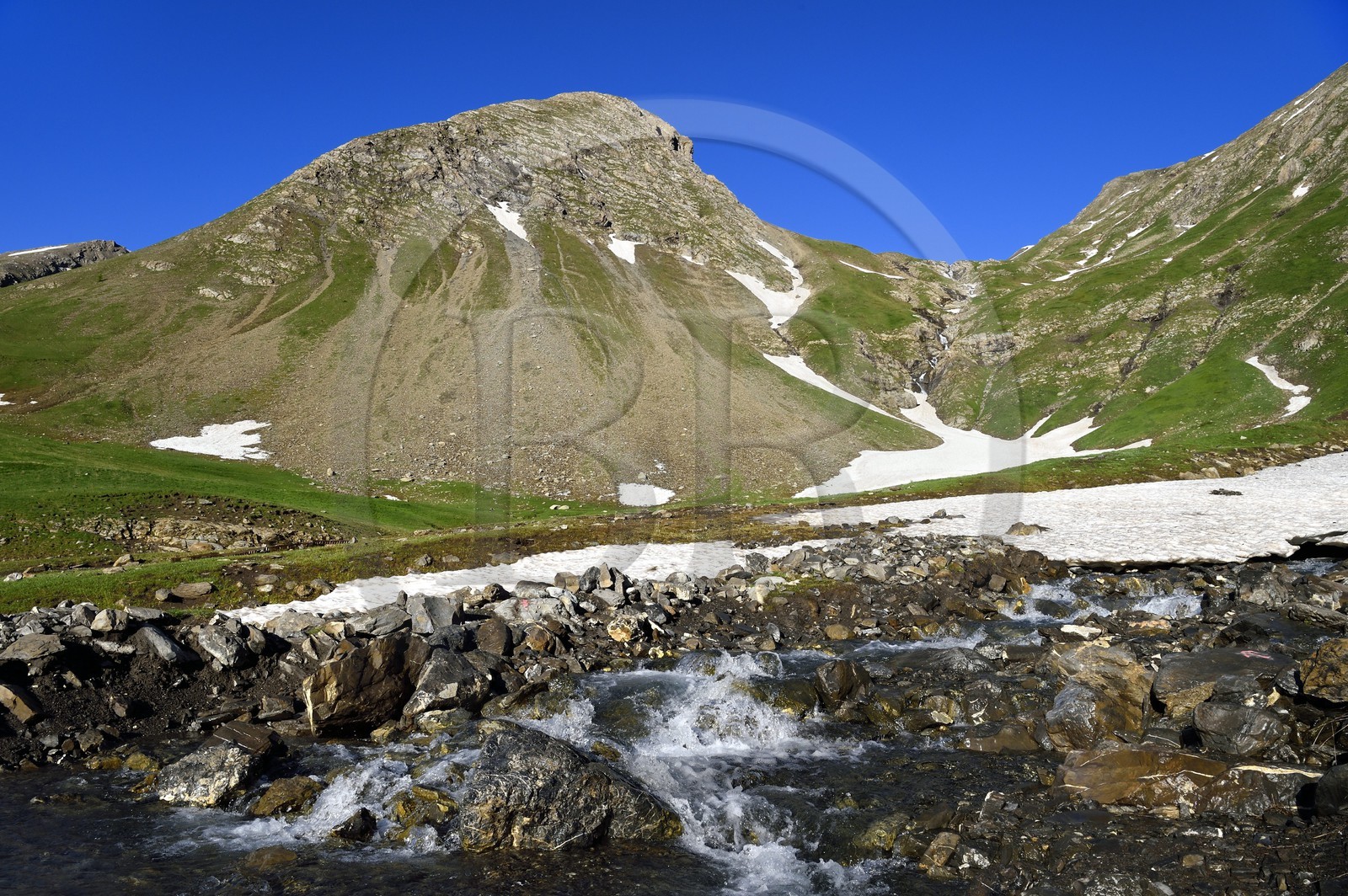 France, Alpes-de-Haute-Provence (04), Parc National du Mercantour, Val d'Allos, cirque de Sestrière au pied du massif des Trois Evêchés, les sources du Verdon
