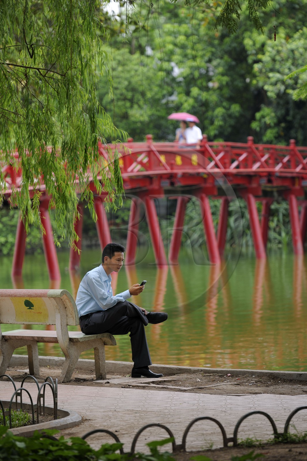 Vietnam, Hanoï, vieille ville, lac Hoan Kiem appelé le petit lac ou lac de l'épée restituée, temple Ngoc Son (de la montagne de jade) et le pont Thê Huc