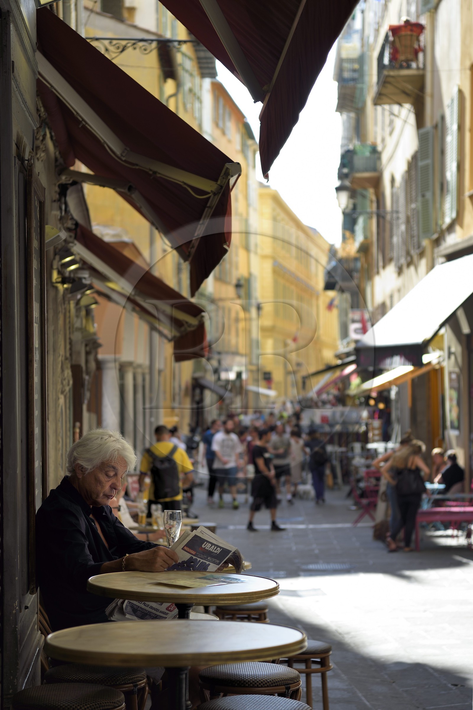 France, Alpes-Maritimes, Nice, old town, Cafe terrace in carriera Dou Gouvernou