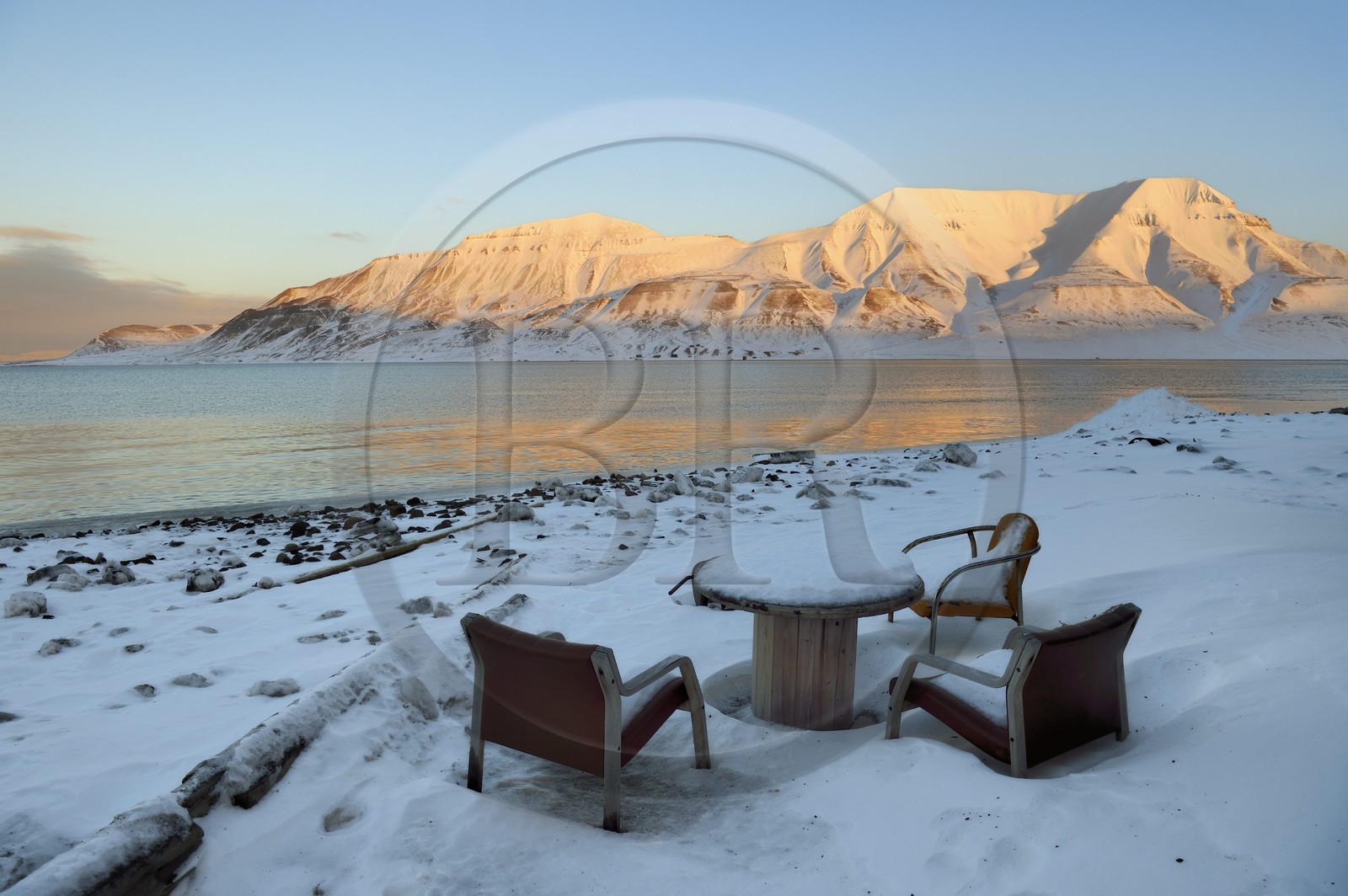 Norway, Svalbard, Spitzbergen, Longyearbyen, table with a view on the edge of the Adventfjorden