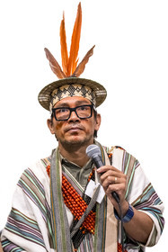 France, Paris (75), siège de l'UNESCO, le leader amazonien et représentant du peuple Ashaninka au Brésil Benki Piyako