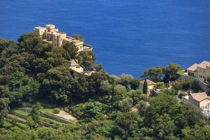 France, Alpes-Maritimes (06), Beaulieu-sur-Mer, villa surplombant la mer