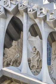 Espagne, Catalogne, Barcelone, quartier de l'Eixample, basilique de la Sagrada Familia de l'architecte du modernisme catalan Antoni Gaudi classée Patrimoine Mondial de l'UNESCO, la façade de la passion, sépulcre vide, le Christ a ressuscité