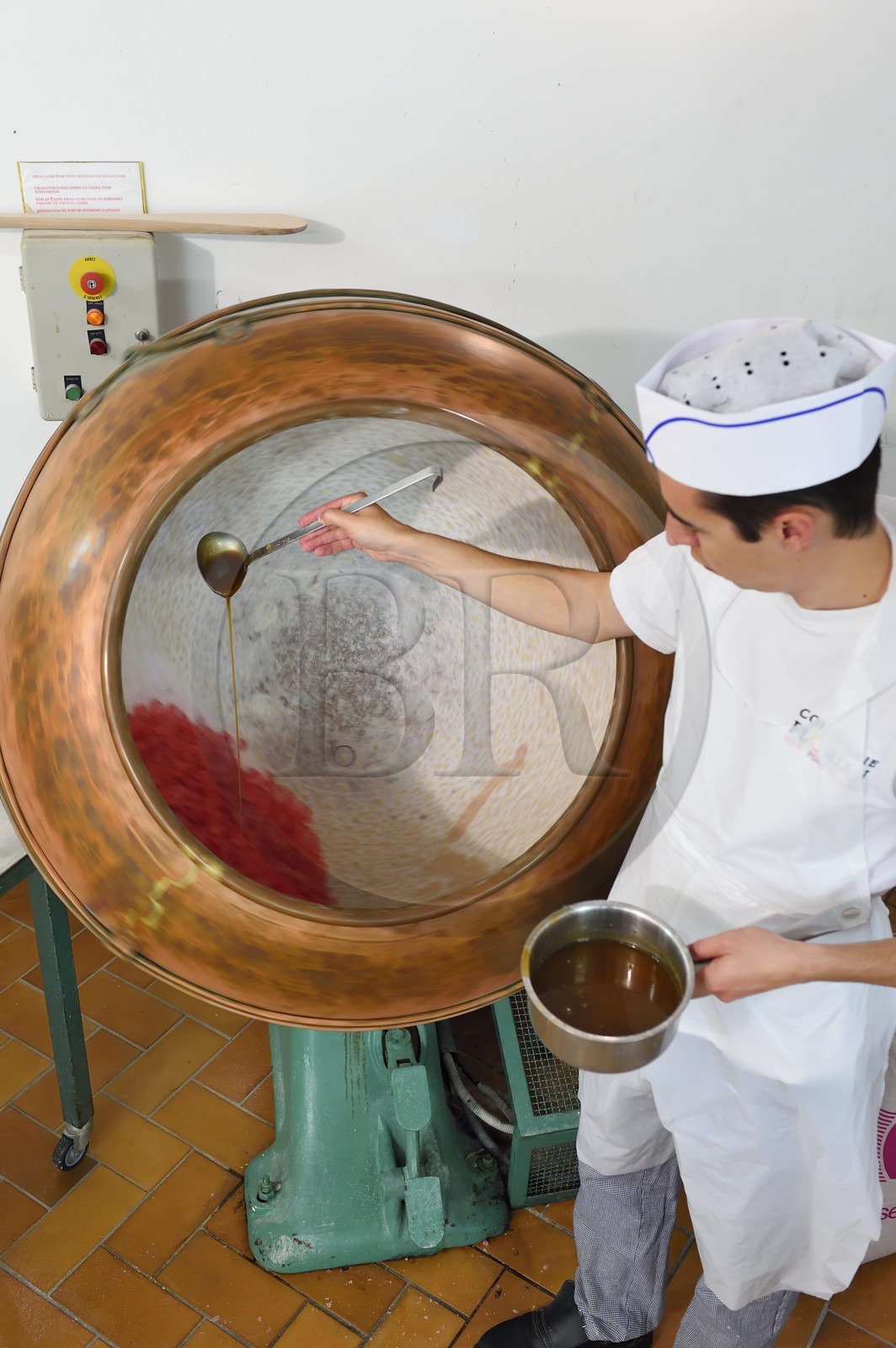 France, Alpes-Maritimes (06), Pont du Loup à Tourrettes-sur-Loup, Confiserie Florian, fabrication de bonbons à la rose