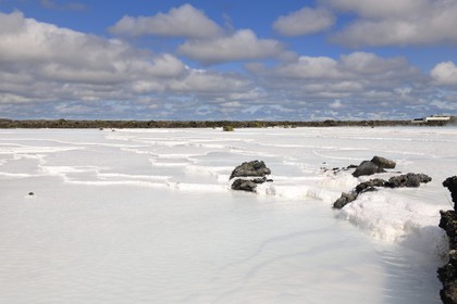 Islande, Grindavik, le Blue Lagoon au eaux très riches en silice (Usine géothermique)