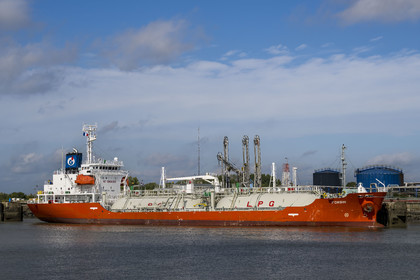 France, Loire-Atlantique (44), Estuaire de la Loire, Saint-Nazaire, le terminal pétrolier et raffinerie Total Energie de Donge