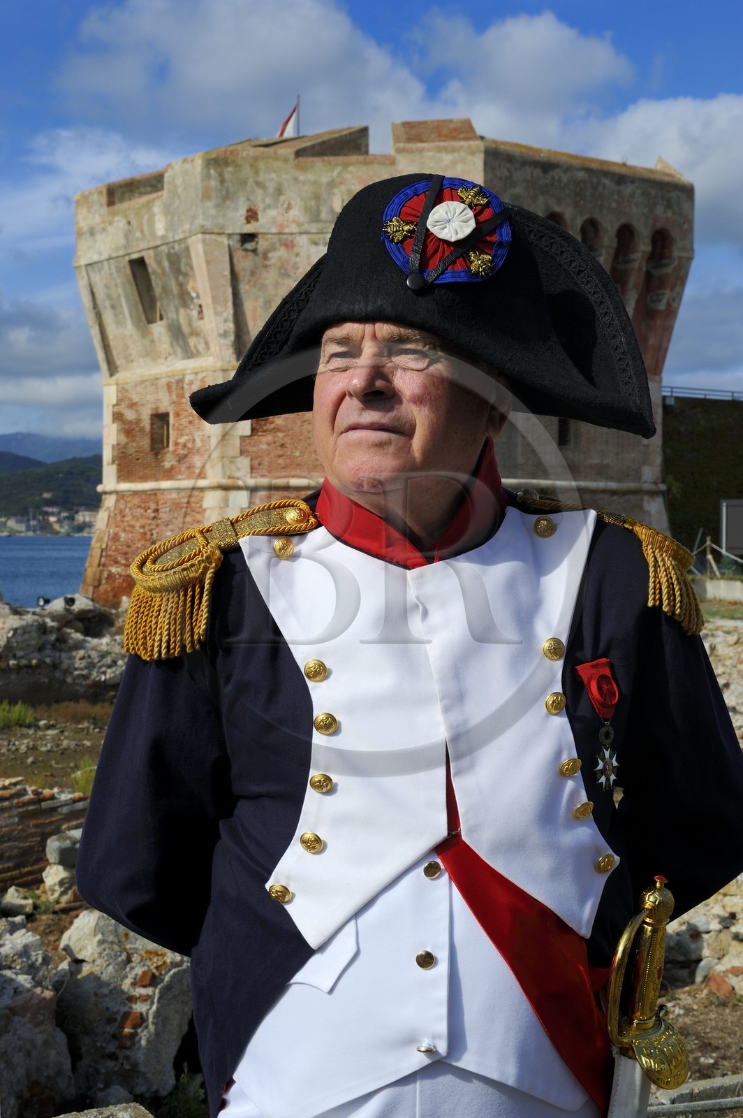 Italie, Toscane, l’Ile d’Elbe, Portoferraio, la Tour Torre del Martello à l'entrée du vieux Port