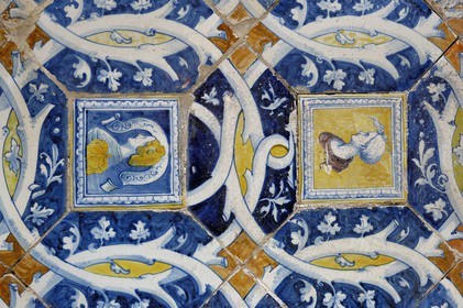 France, Indre-et-Loire (37), château de Chenonceau édifié de 1513 à 1521 de style Renaissance, carrelage de la salle des Gardes