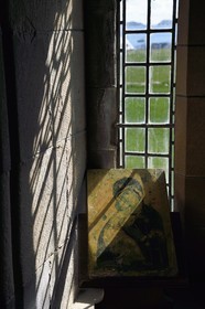 Royaume-Uni, Ecosse, Highland, Hébrides intérieures, Ile de Iona face à l'Ile de Mull, église (vers 1200) de l'abbaye d'Iona fondée par Saint Columba au VIème siècle