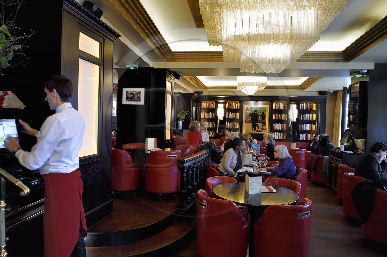 France, Paris (75), Carrefour de l'Odéon, Café les Editeurs