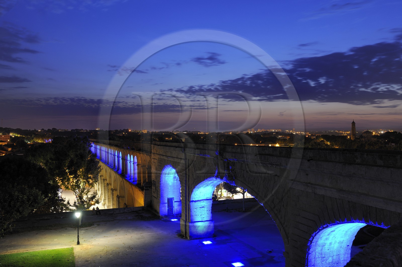 France, Hérault (34), Montpellier, l'Aqueduc Saint Clément , éclairages du plasticien Yann Kersalé
