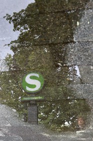 Allemagne, Berlin, Porte de Brandebourg, enseigne du métro