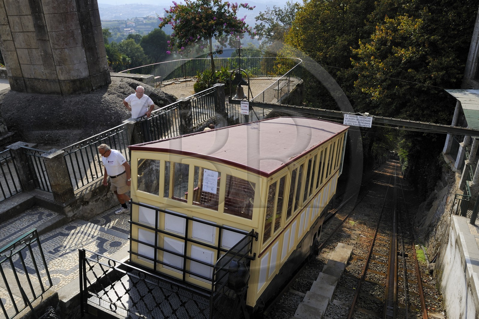 Portugal, région du Minho, Braga, le sanctuaire de Bom Jesus do Monte, le funiculaire datant de 1882 à contrepoids d'eau