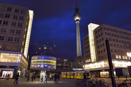 Germany, Berlin, Berlin-Mitte, Alexanderplatz, the Weltzeituhr (Worldtime Clock) and the TV tower