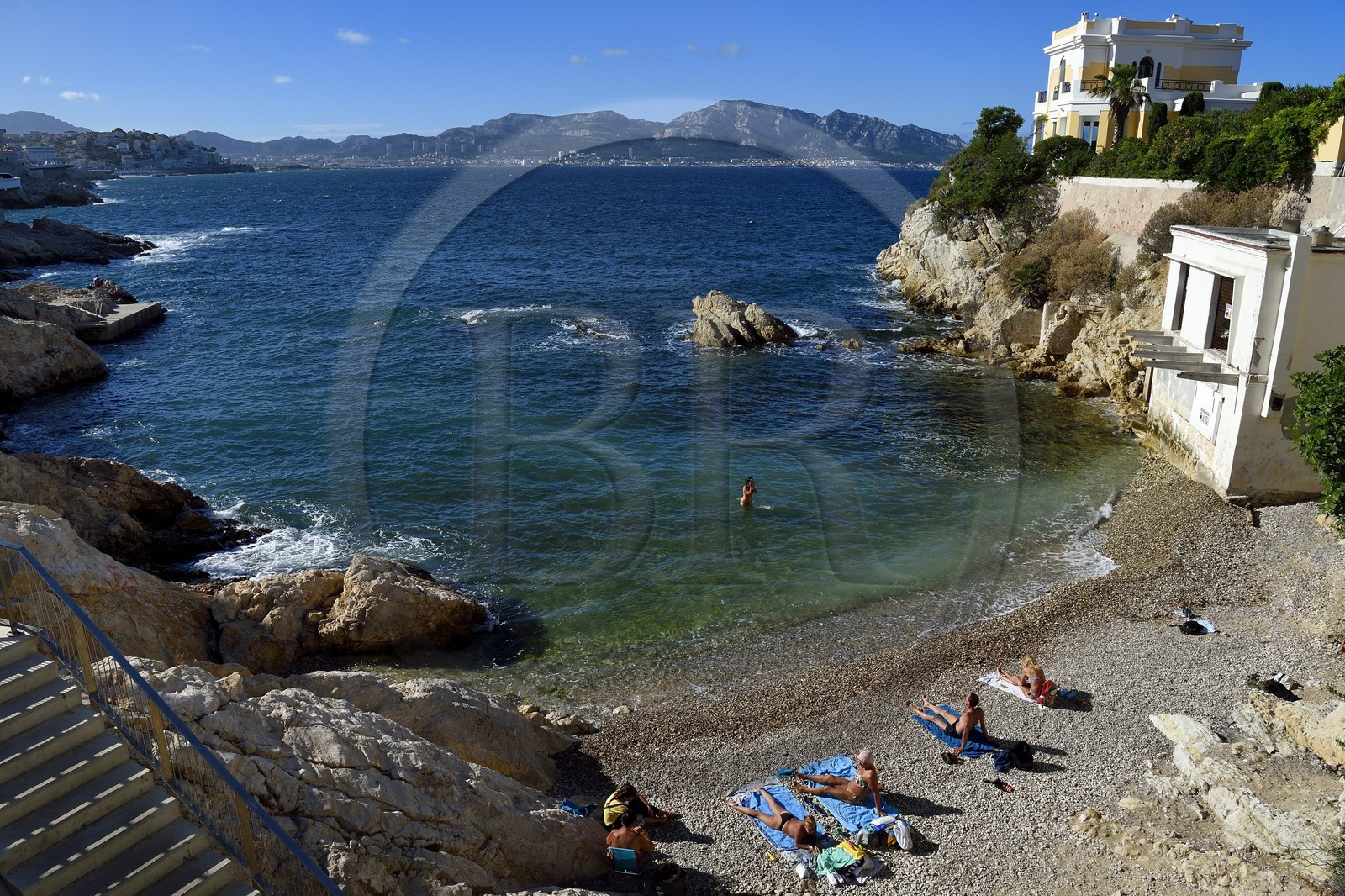France, Bouches-du-Rhône (13), Marseille, quartier d'Endoume, Malmousque, Anse de Maldormé dominé par la Villa Petite Ourse