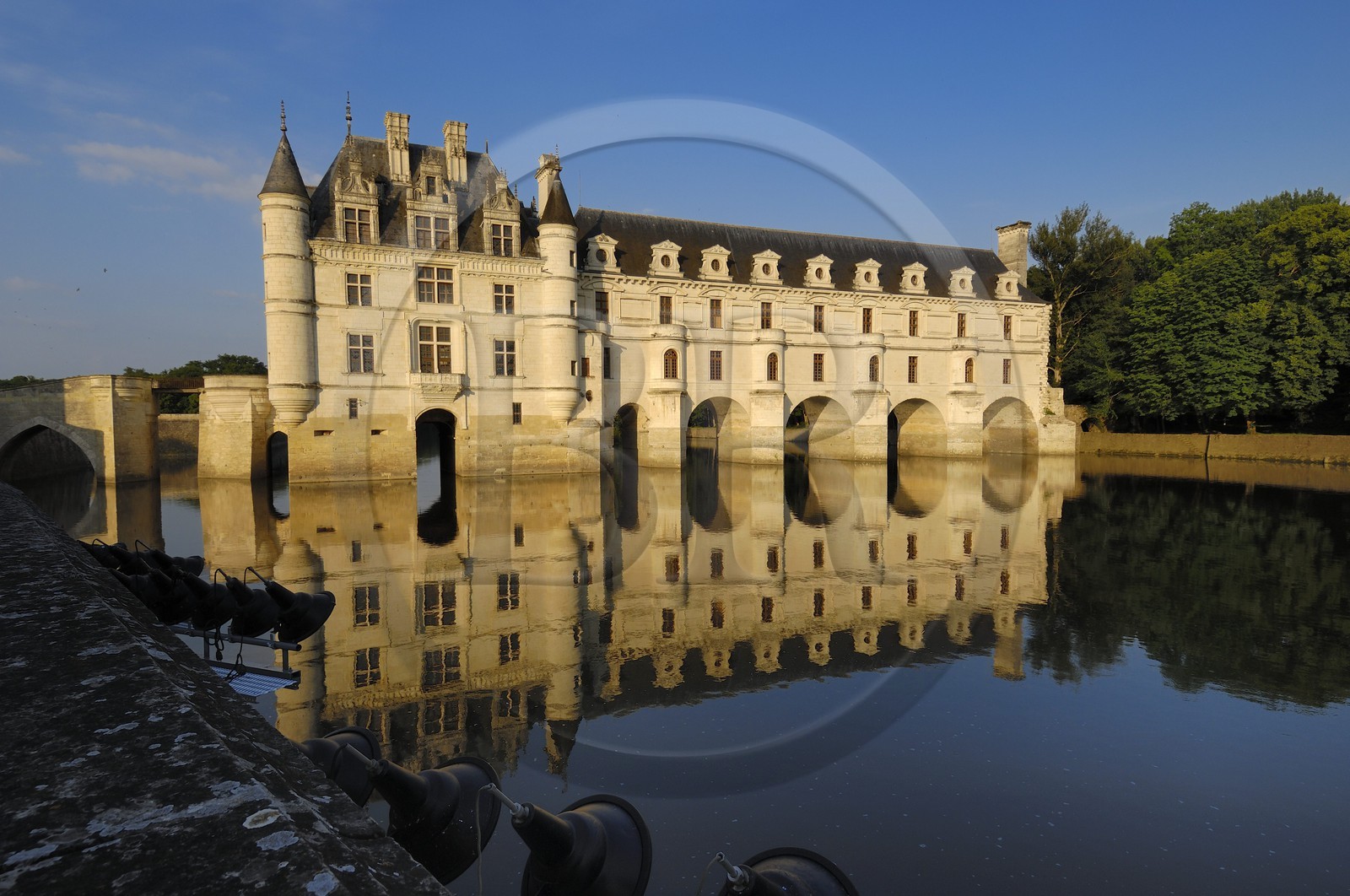 France, Indre-et-Loire (37), château de Chenonceau de style Renaissance qui enjambe le Cher, édifié de 1513 à 1521