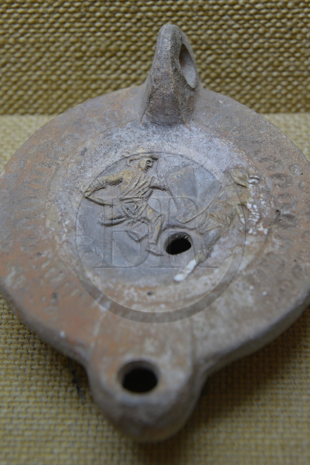 France, Rhône (69), Lyon, site historique classé Patrimoine Mondial de l'UNESCO, colline de Fourvière, musée gallo-romain de Fourvière, gladiateurs sur une lampe à huile