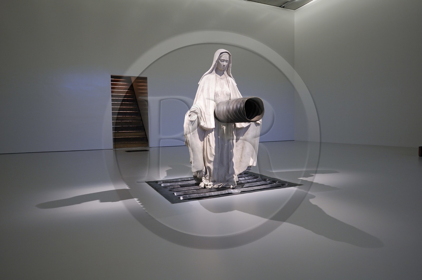 Suisse, Bâle, espace d'Art Schaulager des architectes Herzog et de Meuron, oeuvre de Robert Gober