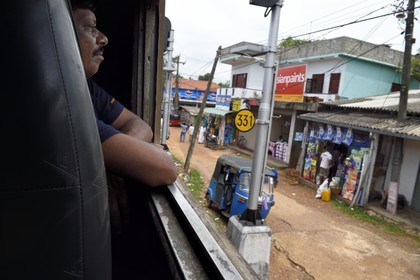 Sri Lanka, Province de l'Ouest, train de Galle à Colombo vers Maggona