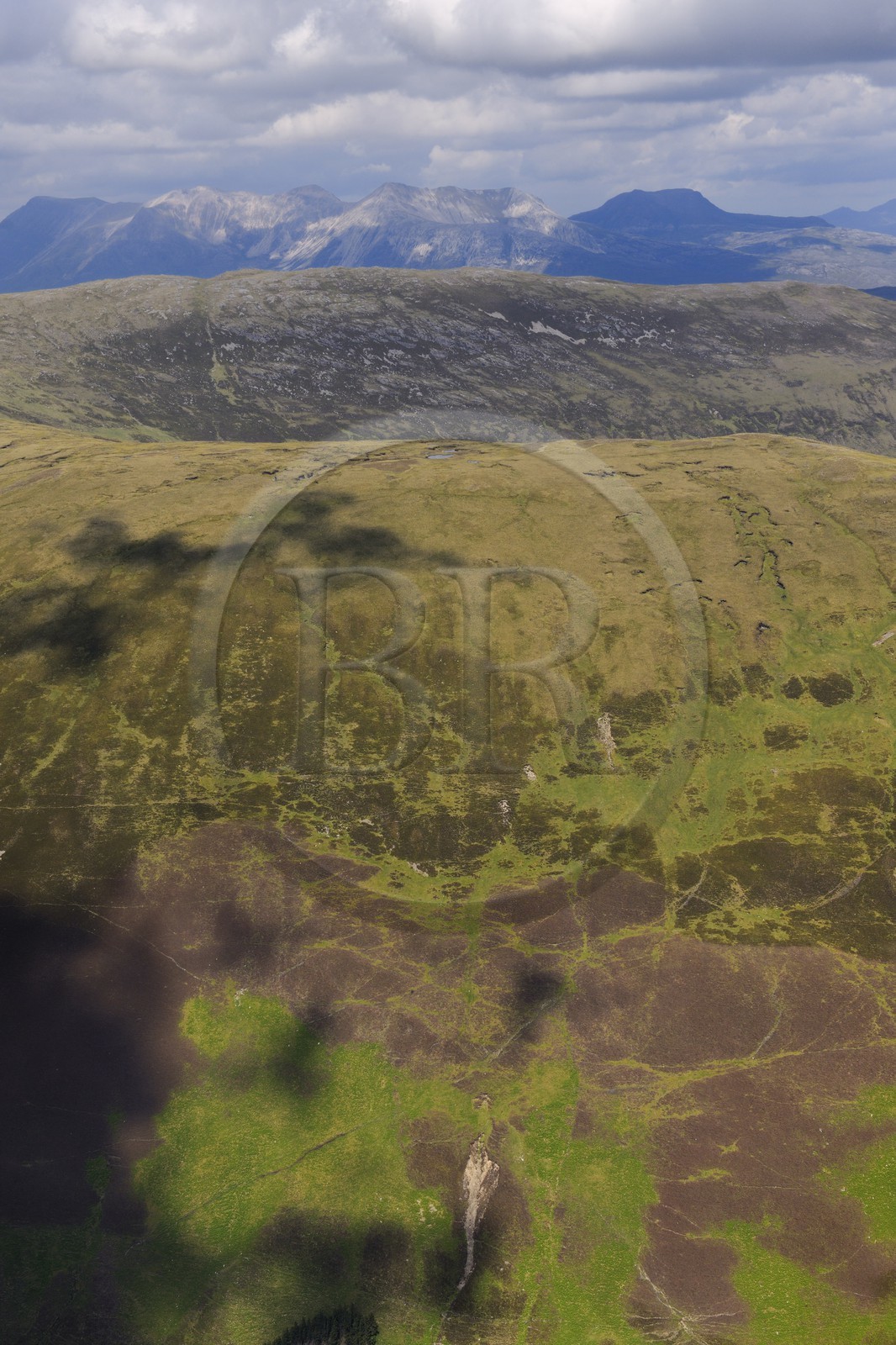 Royaume-Uni, Ecosse, Highland, montagnes du Wester Ross le long du Glen Toridon (vue aérienne)