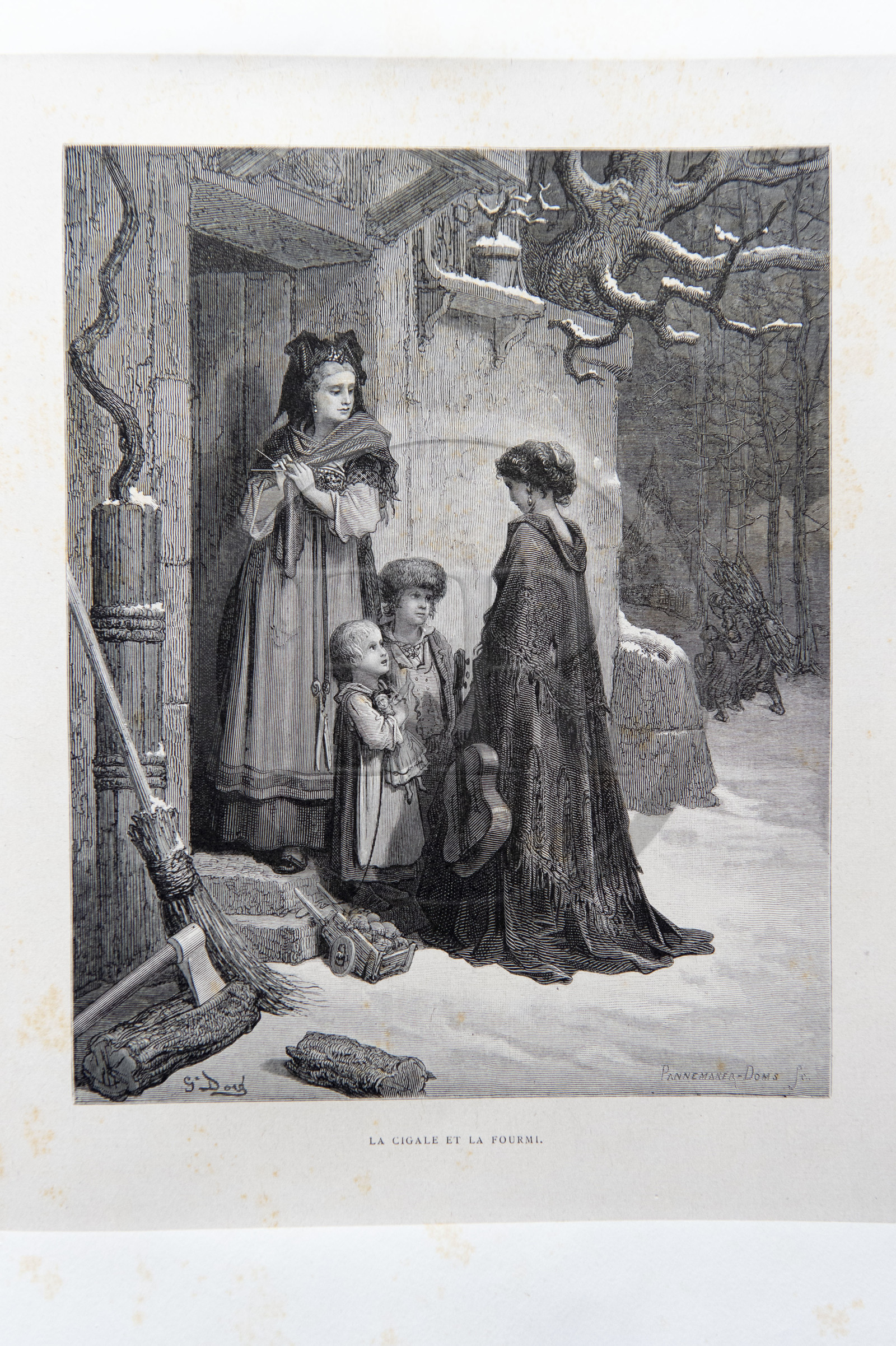France, Aisne (02), Château-Thierry, Musée Jean de La Fontaine - Ville de Chateau-Thierry, livre des Fables de La Fontaine, L. Hachette et Cie, édition illustrée (1867) par le dessinateur et graveur Gustave Doré, la Cigale et la Fourmi fable I du livre I
