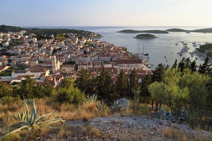 Croatie, Dalmatie, cote dalmate, Ile de Hvar, la ville de Hvar