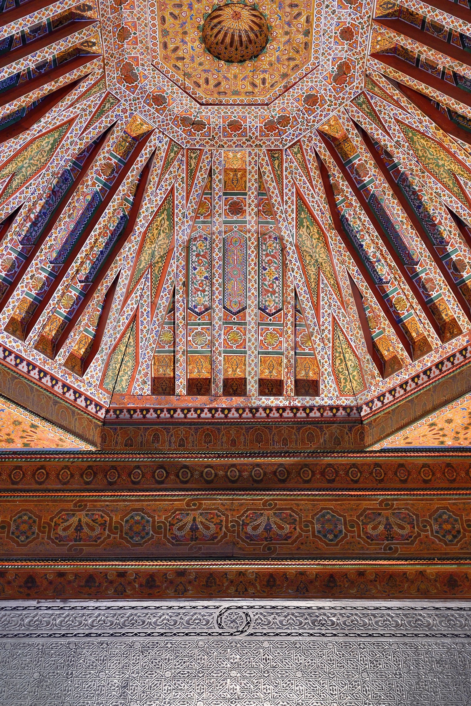 Maroc, Haut-Atlas, Marrakech, ville impériale, Médina classée Patrimoine Mondial de l'UNESCO, Palais de la Bahia, plafond en bois peint et stuc sculpté