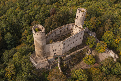 France, Bas-Rhin (67), Route des vins d'Alsace, Andlau, le chateau d'Andlau (Haut-Andlau) (vue aérienne)