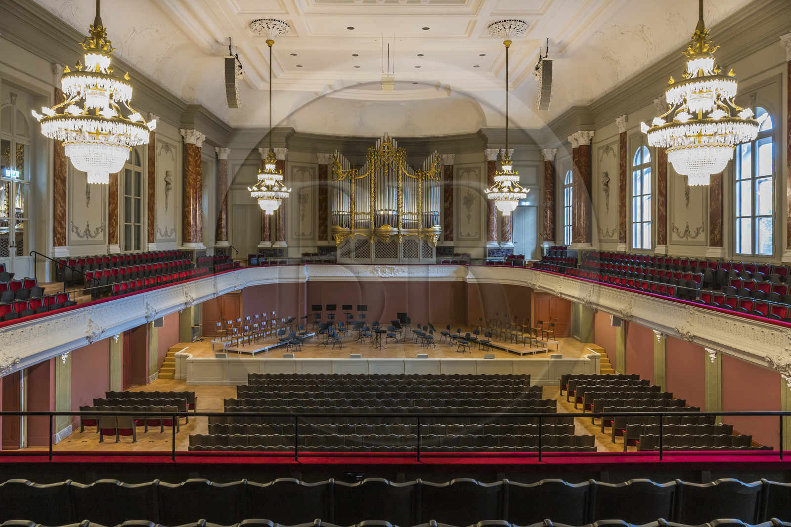Suisse, Bâle, la salle de concert Stadtcasino Basel restructuré par les architectes Herzog et de Meuron, la scène