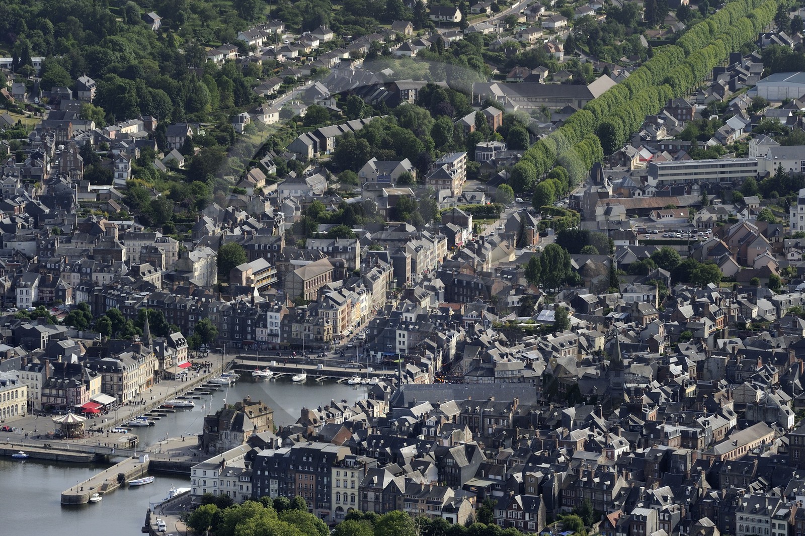 France, Calvados (14), Honfleur en bordure de Seine, le Vieux-Bassin (vue aérienne)
