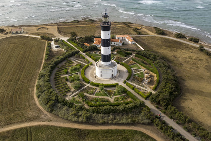France, Charente-Maritime (17), Ile d'Oléron, Saint-Denis-d'Oléron, le phare de Chassiron (vue aérienne)