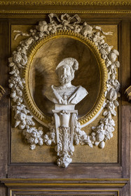France, Seine-et-Marne, Fontainebleau, castle of Fontainebleau listed as World Heritage by UNESCO, the Francois 1er Gallery built between 1528 and 1530, bust of Francois Ier