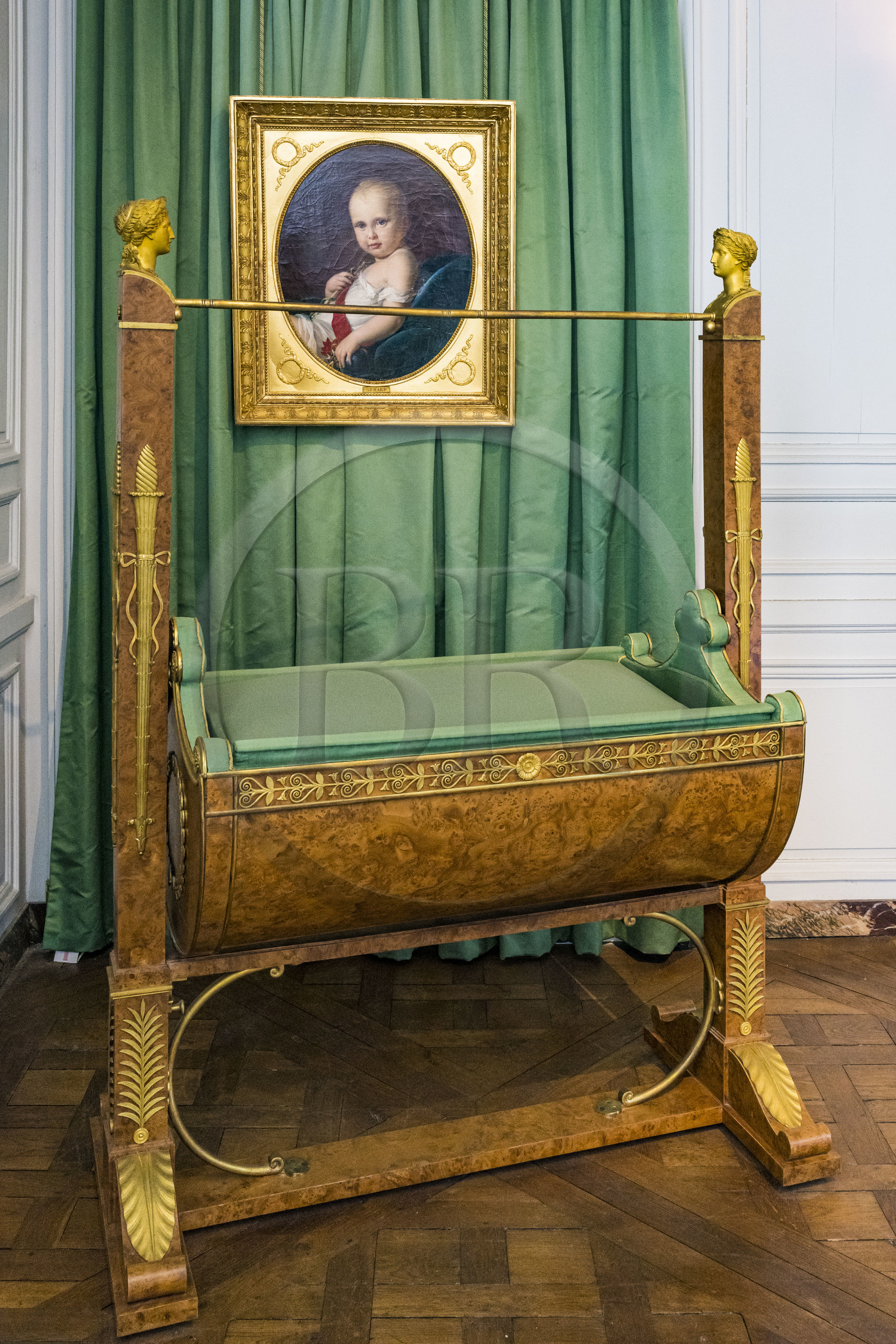 France, Seine-et-Marne (77), Fontainebleau, chateau de Fontainebleau, classé Patrimoine Mondial par l'UNESCO, Musée Napoléon Ier, berceau en bronze de 1811 créé par Thomire et Duterme pour la naissance du roi de Rome