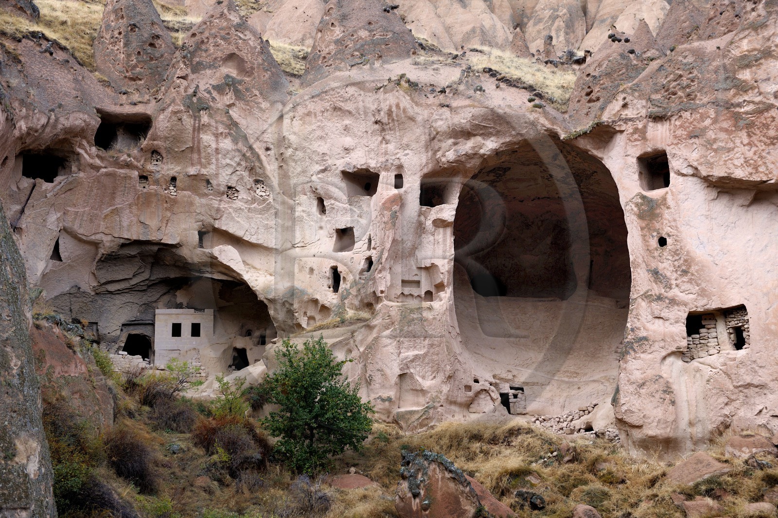 Turquie, Anatolie Centrale, province de Nevsehir, Cappadoce classée Patrimoine Mondial de l'UNESCO, ancien village troglodytique de Zelve