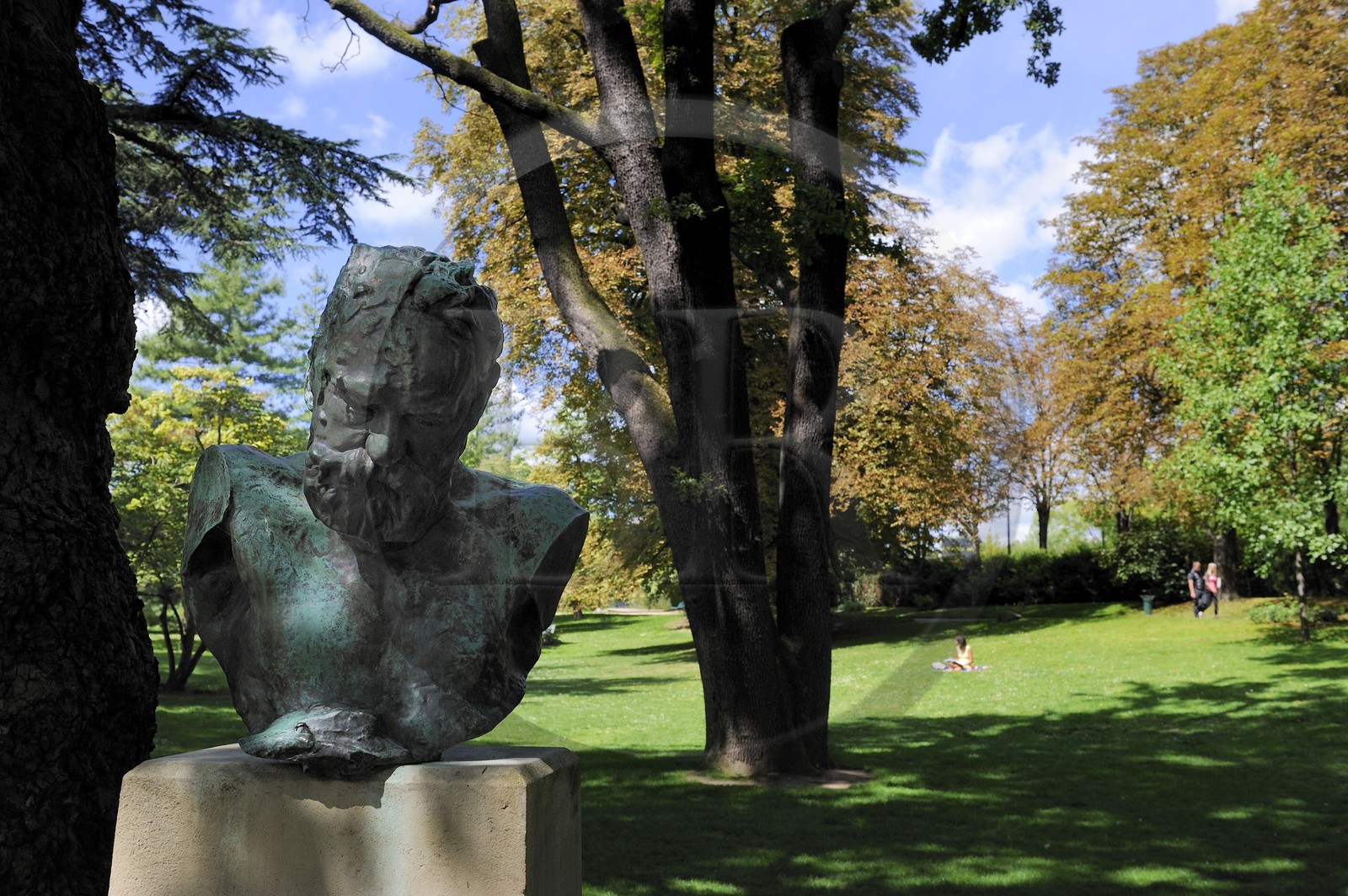 France, Paris (75), square des poetes jouxtant le Jardin des Serres d'Auteuil, buste de Victor Hugo