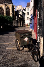 France, Paris (75), triporteur de livraison rue des Barres