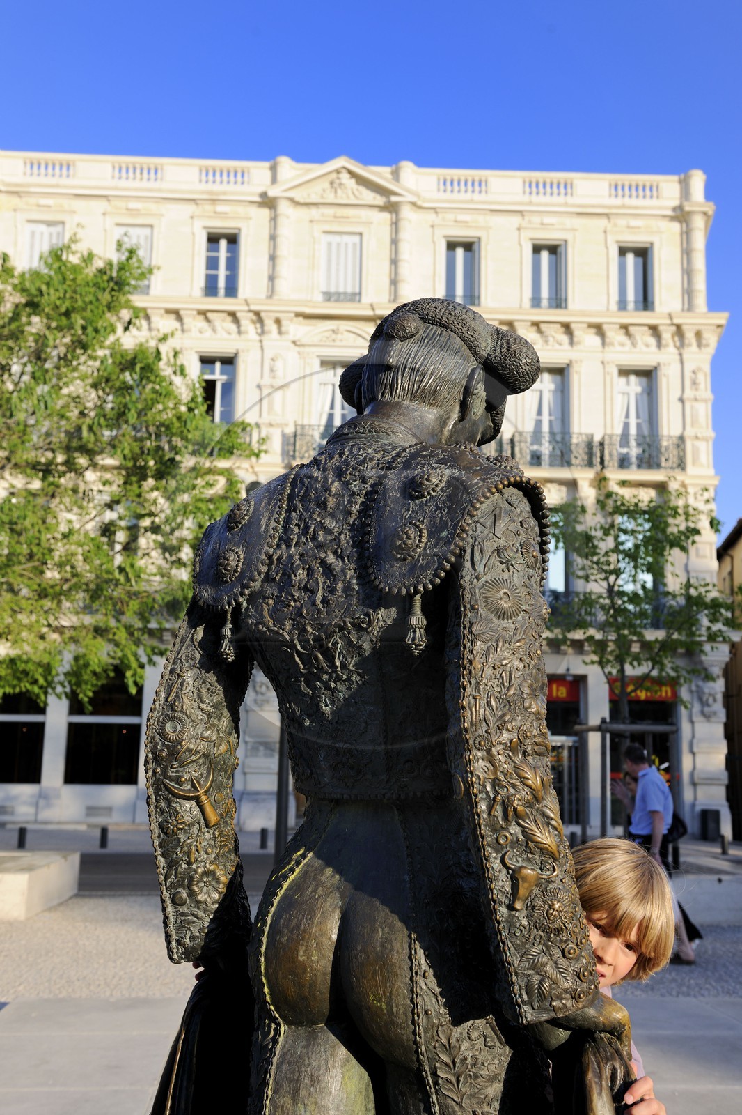 France, Gard (30), Nimes, place des arènes, statue du torero Nimeno II par Serena Carone de 1994