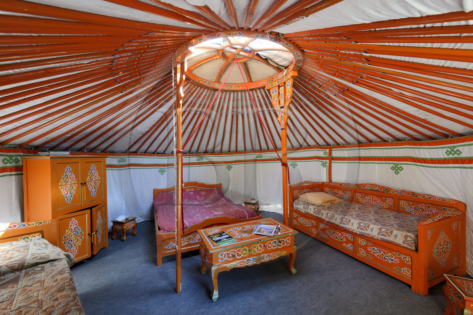 France, Corse-du-Sud (2A), Alta Rocca, Zonza, les yourtes du campement du Pré aux Biches