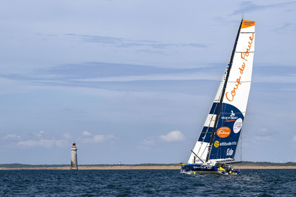 France, Vendée (85), Les-Sables-d'Olonne, le skipper Manuel Cousin en entrainement sur son voilier monocoque de 60 pieds IMOCA Coup de Pouce