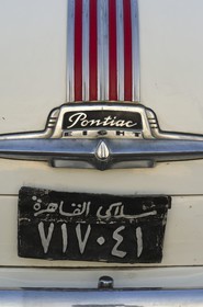 Egypte, Le Caire, vieille voiture américaine de marque Pontiac