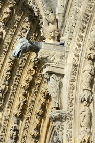 France, Marne (51), Reims, la cathédrale Notre-Dame de Reims, classée Patrimoine Mondial de l'UNESCO, gargouille plomb et zinc (XIXème siècle) sur la facade occidentale