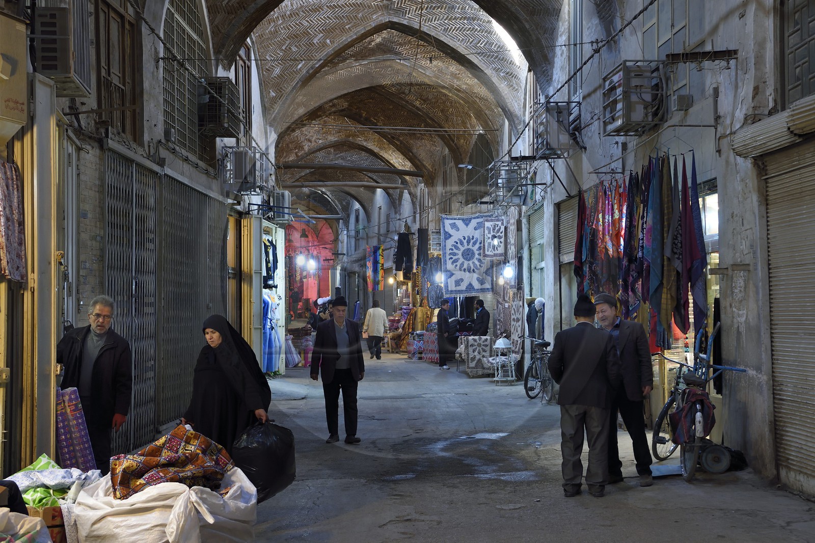 Iran, province d'Ispahan, Ispahan, Bazar-e Bozorg (Grand Bazar), immense bazar couvert qui remonte à près de 1300 ans
