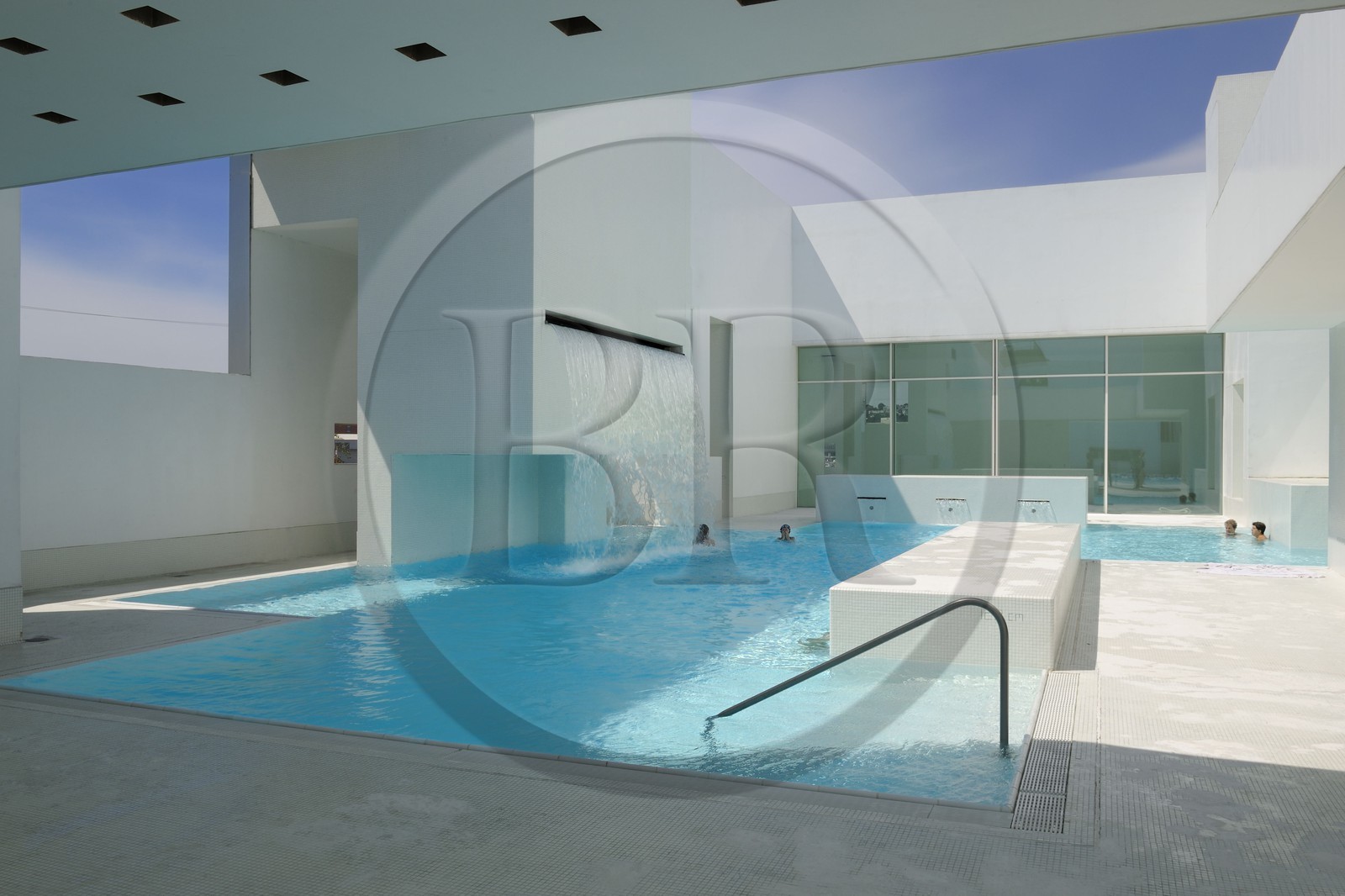 France, Seine-Maritime (76), Le Havre, la piscine les Bains des Docks crée par l'architecte Jean Nouvel