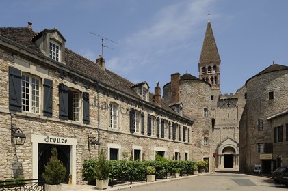 France, Saône et Loire (71), abbaye de Tournus et l'hôtel-restaurant Greuze