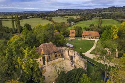 France, Calvados (14), Pays d'Auge, chateau de Crèvecœur-en-Auge et son donjon, Fondation Musée Schlumberger (vue aérienne)