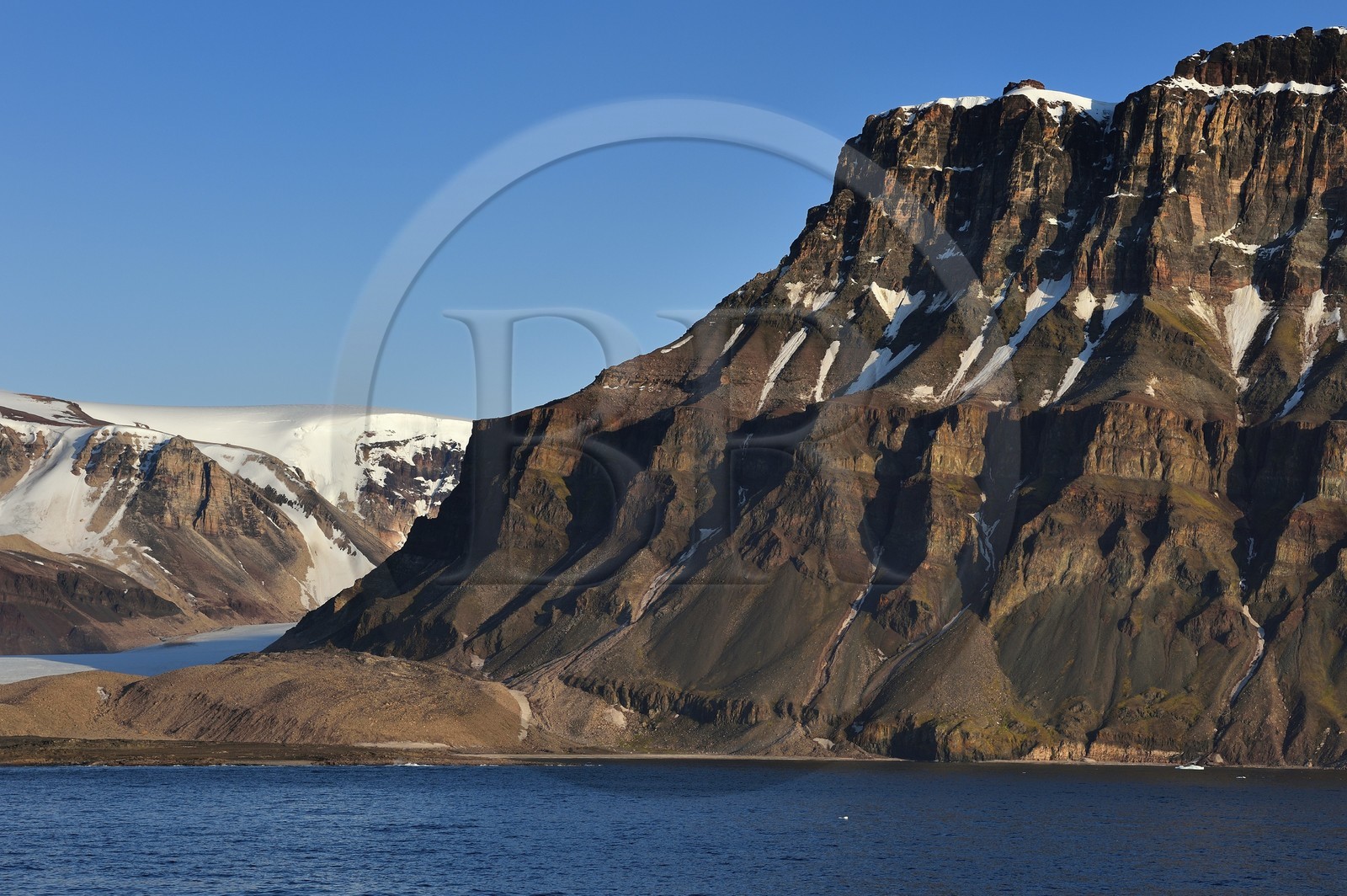 Groenland, cote Nord-Ouest, Murchison sund au nord de la baie de Baffin, le glacier Kissel sur l'Ile de Kiatak (Northumberland Island)