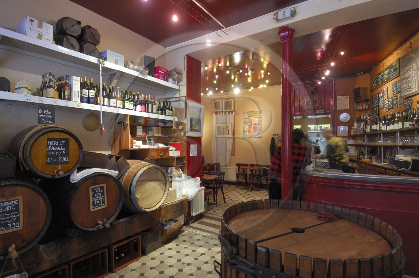 France, Paris (75), bar à vin le Baron Rouge rue Théophile Roussel